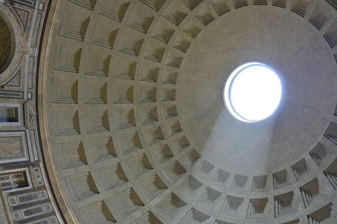 ミケランジェロも称賛 ローマ観光では古代ローマの建築 パンテオン を見逃すな イタリア トラベルjp 旅行ガイド