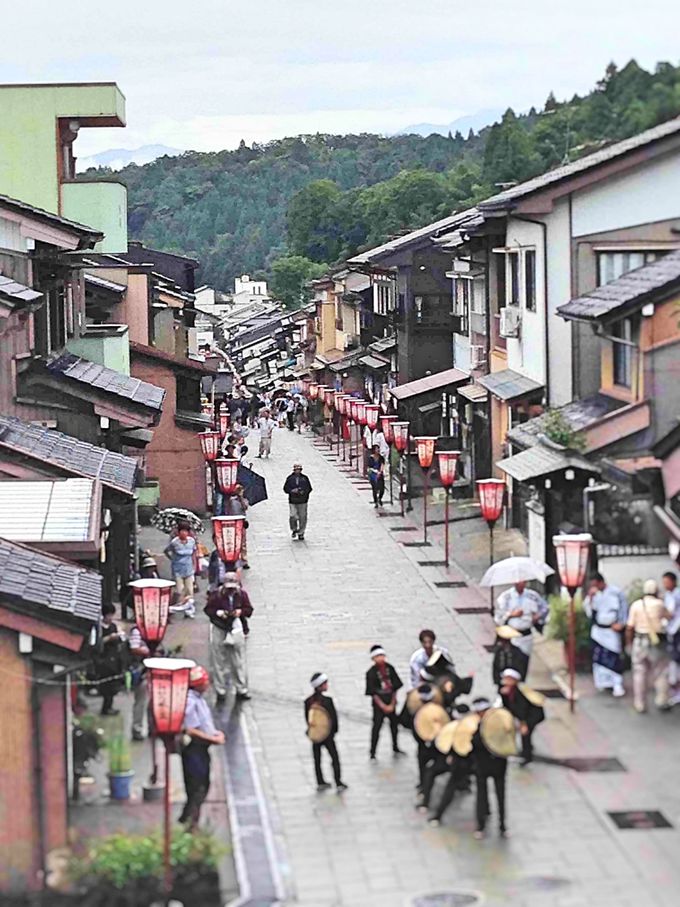日本の風情が残る越中八尾の町並み