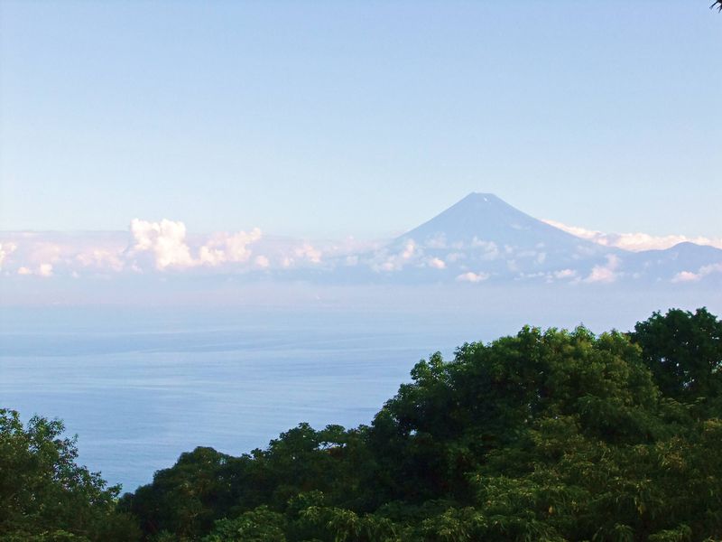 世界文化遺産の富士山を望む駿河湾は日本一深い海！