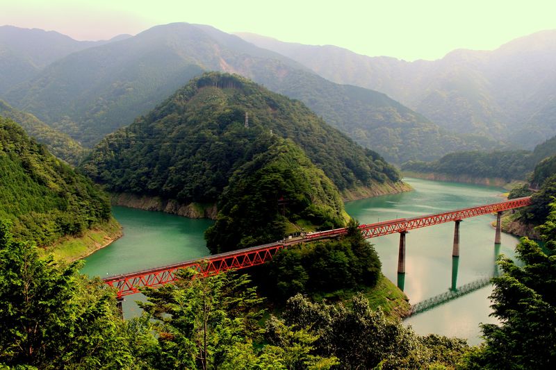 大井川鐵道「奥大井湖上駅」から吊橋日本一を渡り接岨峡温泉を目指そう！
