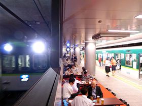 京阪電車の駅と電車でお酒！中之島駅ホーム酒場が楽しすぎる