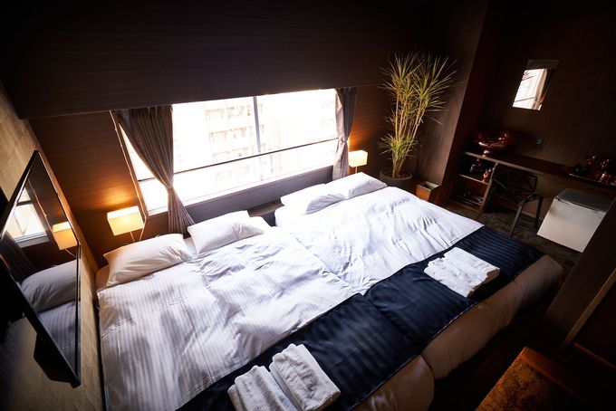 &AND HOSTEL HOMMACHI EAST̖Lxȕ^Cv