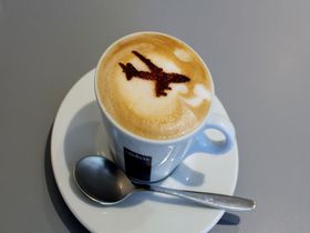 まるで空港ラウンジ！飛行機カフェ"hane-cafe" 東京・清澄白河