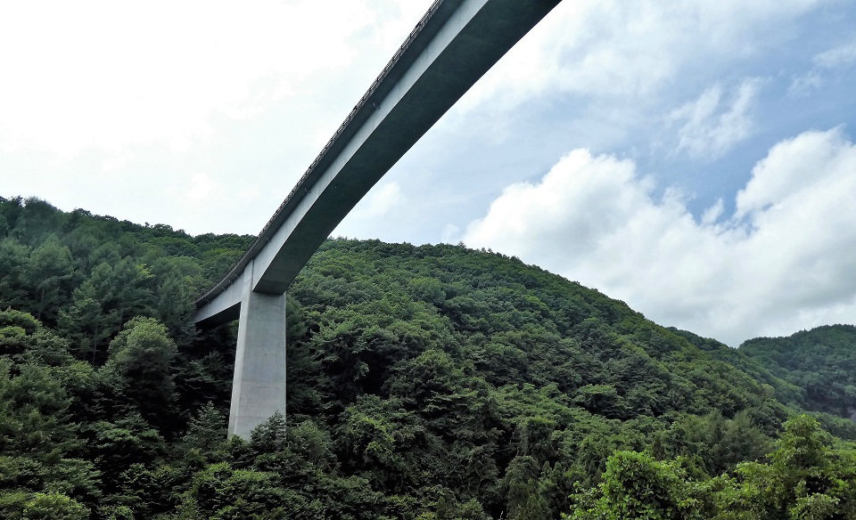 アクセスも魅力！ 歴史を感じる毛無道＆熊野大橋からの絶景