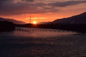 �[�z���������������e���̋g��쉈�������]�Ԃŏ���̋L���T���l�C��