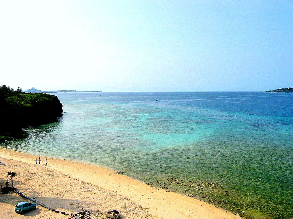 沖縄本島「瀬底大橋」でお手軽に極上沖縄ブルーを鳥瞰しよう！