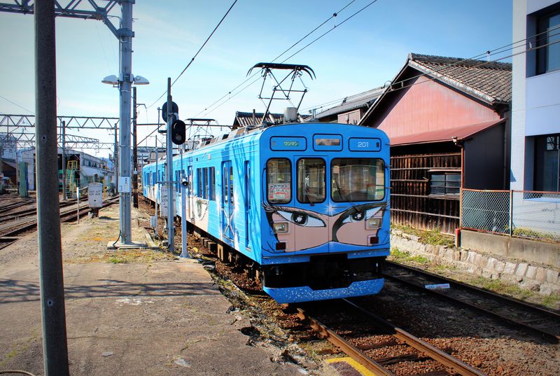 その瞳にドッキンコ！三重・伊賀鉄道の『忍者列車』は目ヂカラがハンパねぇ！