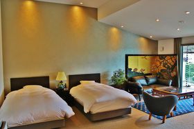 ���E�ɋ��������Ȃ�z�e���J�ƁI���s�u�� HOTEL KYOTO�v�̃��_���ȓ`�����̋L���T���l�C��