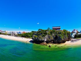 その名の通り波の上！「波上宮」は沖縄の青い海を見下ろす由緒ある神社！