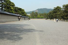 ���s�䉑�ɑ��݂���u�䏊�̏����v�͓�̎��]�ԓ��I�̋L���T���l�C��