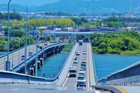 �t�H�g�W�F�j�b�N�Ȑ�i�u���b�W�I�u���i�Α勴�v�œ��{��̔��i�΂�n�낤�̋L���T���l�C��