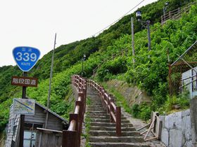 日本唯一!?車が通れない「階段国道」が青森県竜飛岬にある