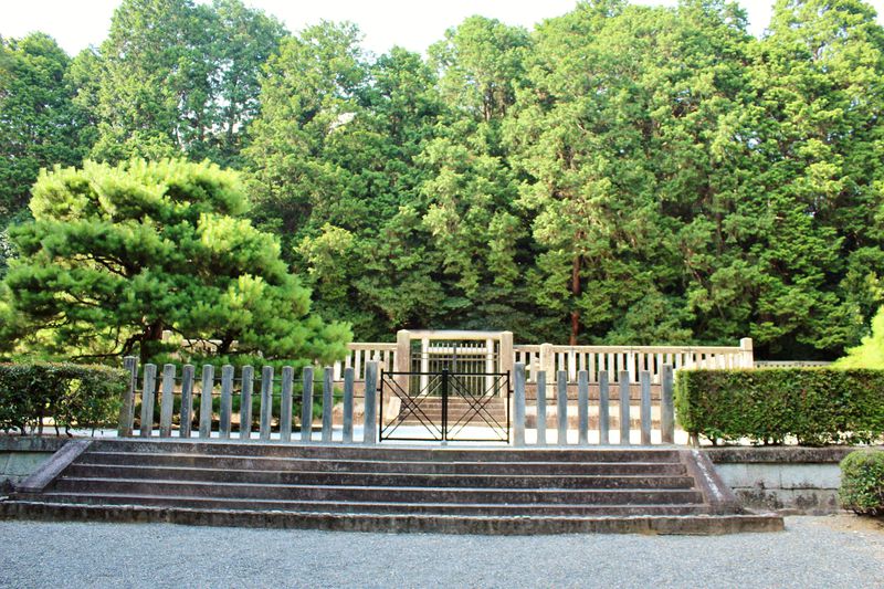 天皇陵めぐりがプチブーム!?「天智天皇 山科陵」は京都最古の天皇陵