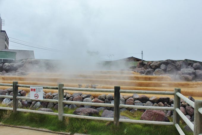 名湯・小浜温泉にある日本一の足湯