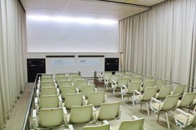 �C����u���K�����r�W�^�[�Z���^�[�v�ɂ͓��{���̒Ôg�̌��ق�����I�̋L���T���l�C��