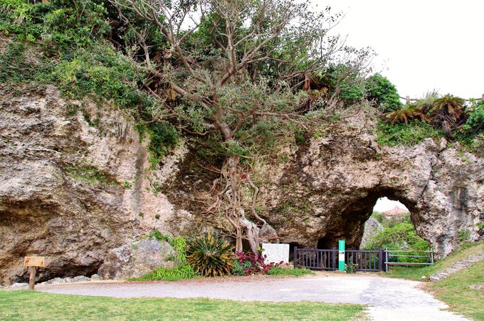 沖縄「トゥマイグシク」は大地のパワーを感じる奇岩スポット