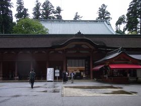 ��b�R(���ꌧ)�O���̒��S�n�E��������͂��߂���{������R�̗��̋L���T���l�C��