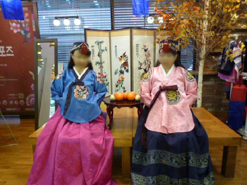 タダで王妃に！ソウルの真ん中で無料韓服体験「明洞観光情報センター」