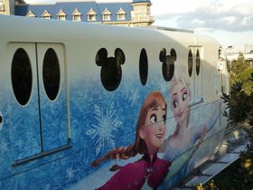 �A�i�ፆ�ŏo�����I�f�B�Y�j�[���]�[�g���C���u�A�i�ƃG���T�̃X�m�[�N���X�^���E���C�i�[�v�̋L���T���l�C��