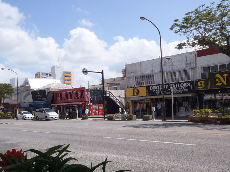 世界と沖縄が融合している超個性的な街「コザ」を歩く