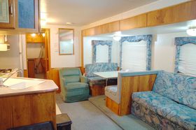 �g���[���[�n�E�X�P���ݐ؂�I�����u�J�k�[�̗��������v�ŃA�E�g�h�A�̋L���T���l�C��