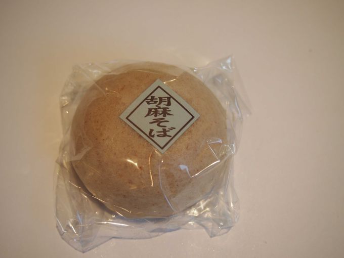 第三位：素朴で香ばしい蕎麦餡「松本製菓」の胡麻そば饅頭