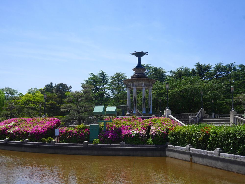 噴水塔と奏楽堂。鶴舞公園にある、美しい歴史的建造物