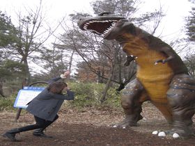 25体の実物大恐竜模型！長野市「茶臼山恐竜園・自然植物園」