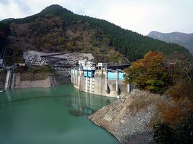 �_���}���K�ɓo��I��ʂ̃����h�X�P�[�v�E����4�_�����}���̋L���T���l�C��