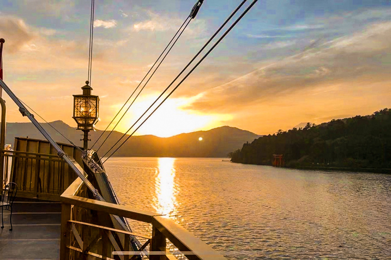 奇跡のマジックアワー 箱根海賊船sunsetcruiseで魔法の絶景を 神奈川県 トラベルjp 旅行ガイド