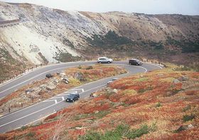 ���ʍs���������s��Ȏ��R�̃p�m���}�r���[��̊��I�������֒��ȃX�J�C���C���̋L���T���l�C��