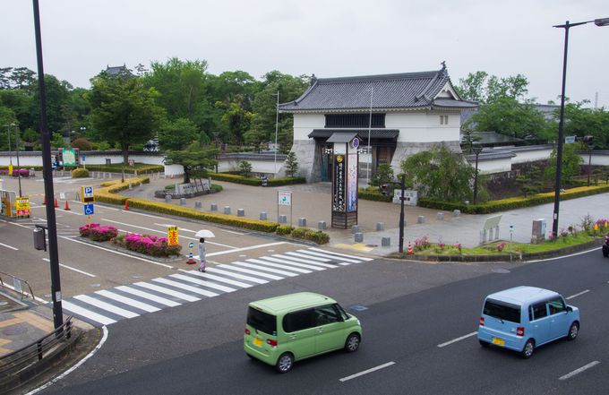 東海道や鉄道の駅からアクセスしやすい岡崎公園