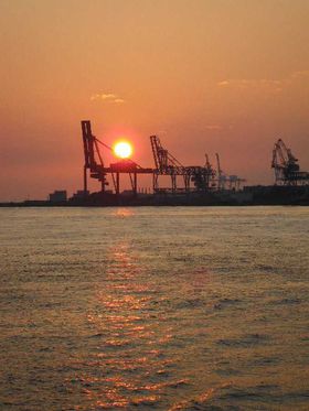 �t�r�i�ƊC�V�ق����ԏM�Ő��̓s�E����̊����悤�̋L���T���l�C��