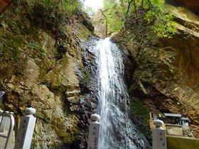 兵庫の中山連山縦走路は観音様に崖下り、大滝とバラエティ豊か