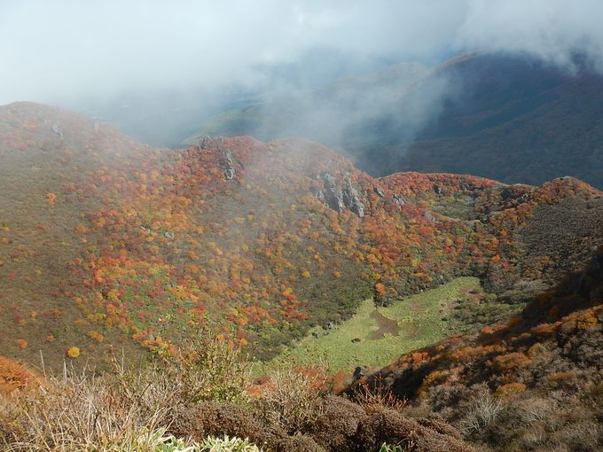 三俣山から広がる大紅葉を満喫