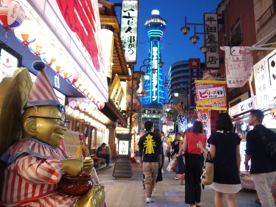 大阪Nightバスツアーで美味しい新世界と魅惑のスカイビル夜景へ