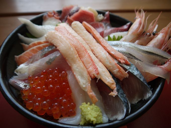 激ウマ！鳥取砂丘近くで一日50食だけの豪華な海鮮丼