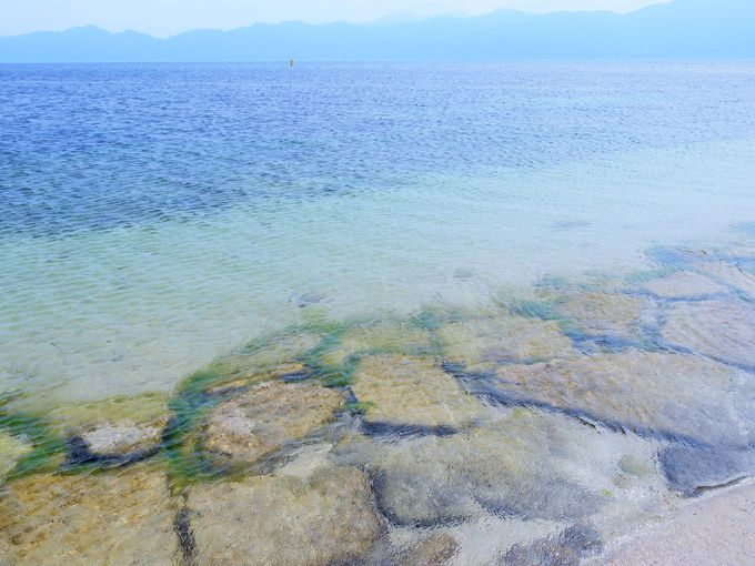 エメラルドの海に浮かぶ！福井「水島」は混雑しても行きたい憧れのビーチ | 福井県 | トラベルjp 旅行ガイド