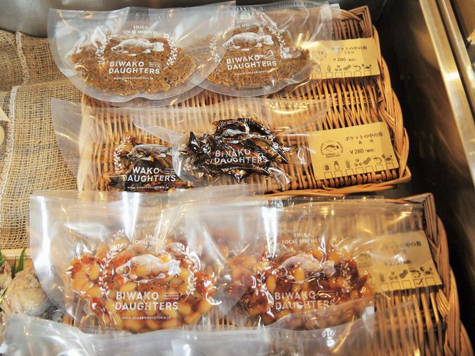 �X���ɂ͔��i�΂łƂꂽ����ނ̐H�ނ������ς��I