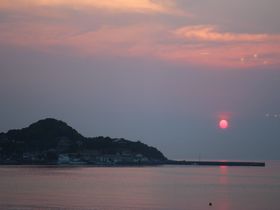 地物の海鮮ブュッフェ＆鏡ヶ浦に映る夕日の宿！休暇村館山