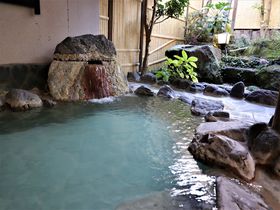 天然温泉かけ流しと和モダンな客室！福島県岳温泉「旅籠ふじ乃」