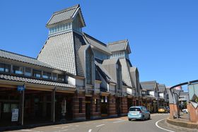 c͊J{400N ؂̒ƂɖzŌ̉fق̋LTlC