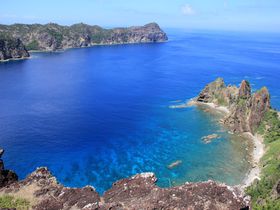 ボニンブルーの青い海が美しい　小笠原諸島・父島へ