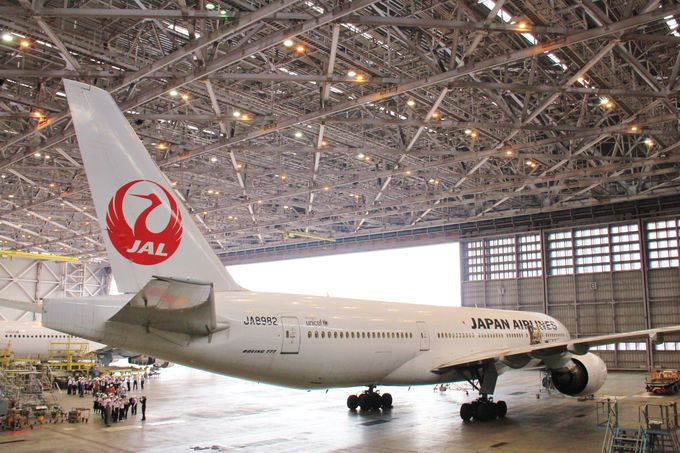 一度は見たい！巨大飛行機が目の前に迫る羽田空港機体工場見学へ