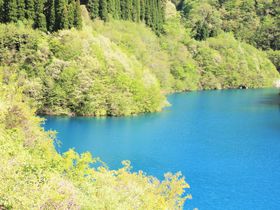 青い湖は長野県にもあった！ブルーの水を湛える豊丘ダム