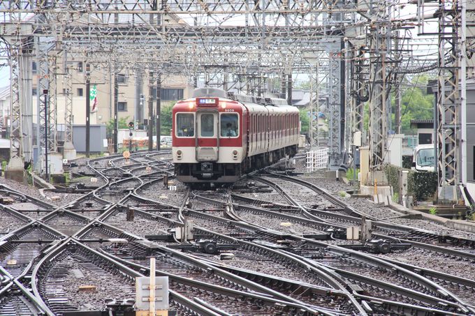 鉄道ファン必見！大和西大寺駅の平面交差線路
