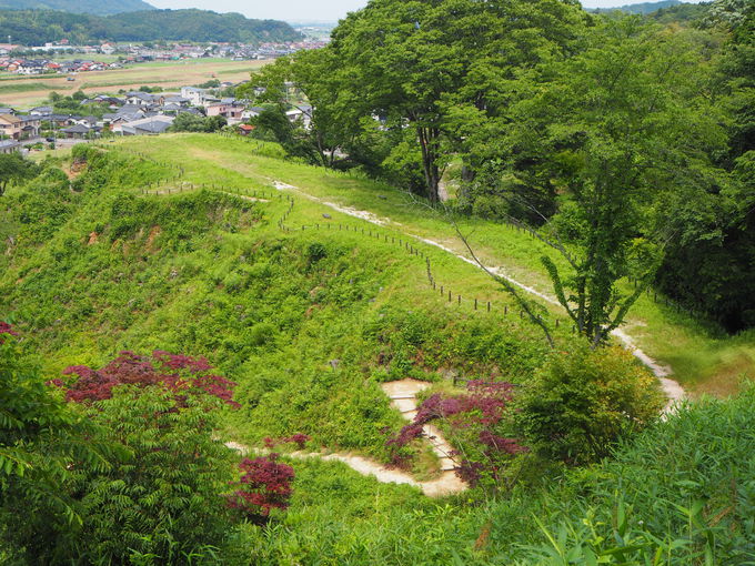 まだまだ見どころ満載の月山富田城〜花の壇から馬乗馬場まで