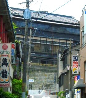 �����I���o�āA�������ɑh��I��B�ő勉�̗������z�u�O�X�O�v�̋L���T���l�C��