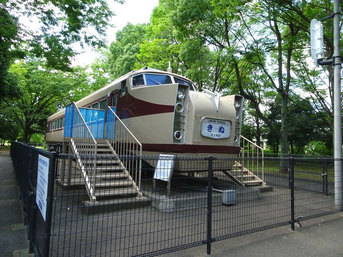 公園内には「東武1720系電車（きぬ）」の展示も！