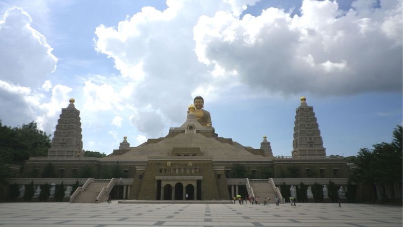 圧倒される高さ48ｍの大仏！高雄の新名所「仏陀記念館」